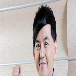 黄子佼割腕自杀，伤势曝光伤及左胸，妻子回应，13位艺人被波及