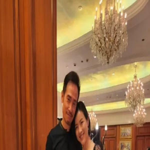 陈茵媺制作蛋糕与子女为老公补祝父亲节 陈豪出席节目巡礼显地位