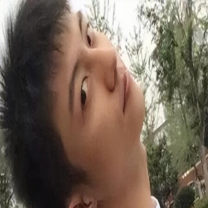 黄景瑜公开承认离婚，3条声明揭家暴真相，疑与迪丽热巴好事将近