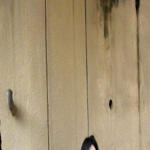 奚梦瑶晒夏日随拍美照甜酷十足 穿紧身小背心秀完美身材