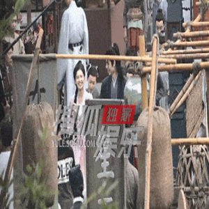 张婧仪新剧路透笑得甜美可人 胡一天傻傻憨憨