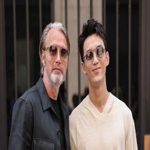 吴磊现身春夏米兰时装周 与麦叔同框合影看秀热聊