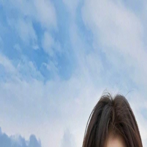 45岁女星刘涛瘦到认不出！法令纹明显下巴尖，表情单纯似18岁少女