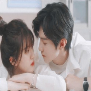 《偷偷藏不住》在哪个平台播放？《偷偷藏不住》桑稚小时候是谁演的？