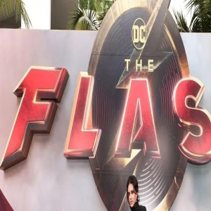 红毯礼服拖到八米长，这么会抢镜不要命啦？！