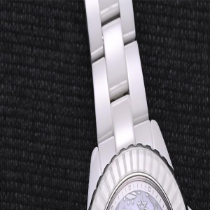 香奈儿清爽干净的盘面上，却能体验星际穿越！