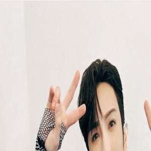 港圈P图之王!顶流卢瀚霆IG照片扭曲空间,周围物品发生变形