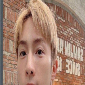 结了八次婚的好莱坞女星为何会被他设计的裙子俘虏芳心?