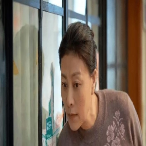 影后岳红:我做了别人的妈,却忘了自己女儿,32年单亲生活不易