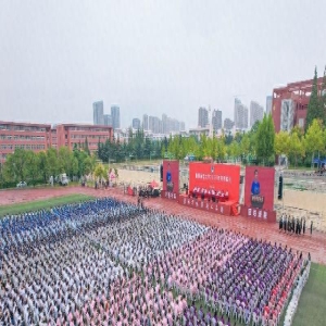 曲师大!开学典礼秒变演唱会!校长发言金句不断……