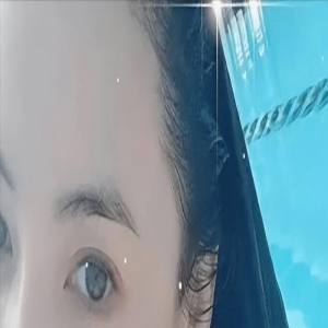 42岁张柏芝秀肌肉,自爆六点半起床健身,网友:身材真棒