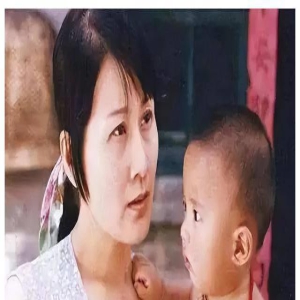 两人同演《渴望》走红,如今一人成妈妈专业户,一人早已不拍戏