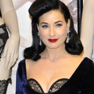 明星内衣外穿真尴尬,江疏影豪放,她的举措真辣眼睛!