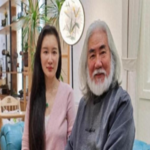 72岁的张纪中首次承认,混血儿子是娇妻与老外所生,网友:心真大