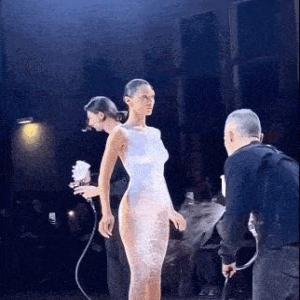 Bella Hadid消失八个月,竟然是在抗怪病!