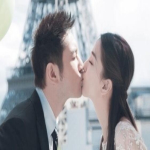 黄晓明表态想要二胎女儿,baby带小海绵现身机场似有深意