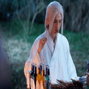 《异人之下》复播遇口碑危机,白发造型被吐槽,王影璐成唯一亮点