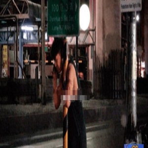 漂亮前妻与好兄弟相恋!44岁欧弟深夜宿醉意难平,蹲路边抱柱子显凄惨