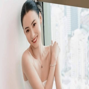 香港“第一美女”张柏芝43岁性感风情,女人味爆棚!展现极致魅力!