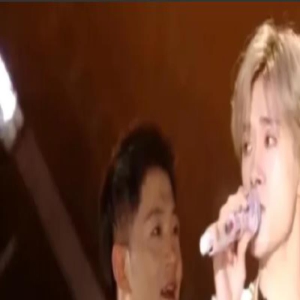 易烊千玺夹嗓高歌引网友关注,TFBOYS合体演唱会成长瞬间惹人感动