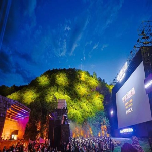 汽车人巨无霸空降！《变形金刚7》长城脚下首映