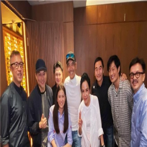 《别叫我“赌神”》主创欢聚 张智霖为周润发庆生