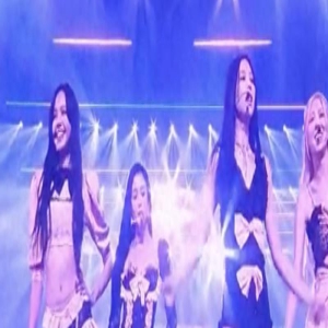 26岁Lisa表演风格大变!放肆热舞展示火辣身材,或为疯马秀做准备