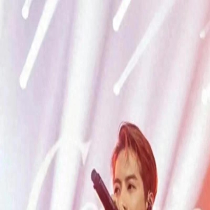 王嘉尔演唱会表演上热搜,与女搭档举动一言难尽,网友评论不一