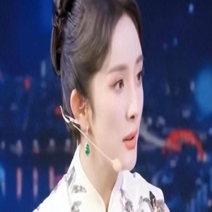 央视“照妖镜”又来了!忘加滤镜暴露明星真实状态,杨幂尴尬了!