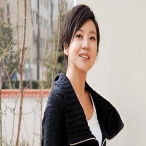 闫妮李晨被传恋情,工作室双双发文否认恋情