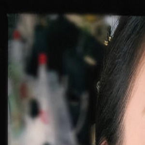 倪妮连晒30张自拍!庆祝《消失的她》票房破30亿