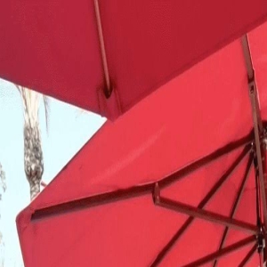 看到71岁刘晓庆摘假发、卸浓妆,我悟了:女人直面衰老比扮嫩更美