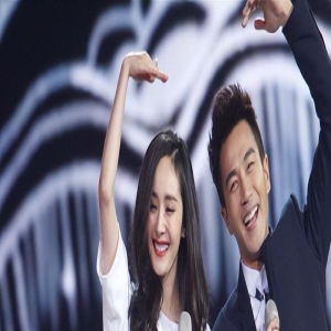 刘恺威带女儿现身加大拿，9岁小糯米模仿杨幂穿搭，李晓峰疑同行