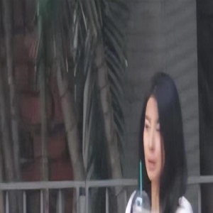 郭晶晶回娘家接地气!穿妈妈衫配奶奶鞋低调朴素,但气质好过明星