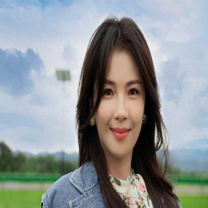 刘涛机场生图流出,穿冲锋衣皮肤黝黑黄褐斑明显,被嘲平凡似路人