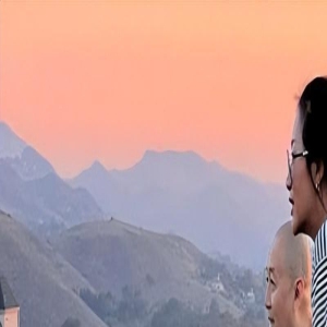 49岁徐静蕾安享生活，回击怀孕疑云，和家人打高尔夫相当惬意