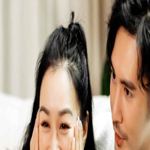 钟丽缇张伦硕现身兰桂坊,女方秃顶严重状态差,与男方同框似母子