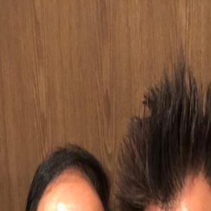 前TVB老戏骨郭锋罕见露面！笑容满面与旅游的杨证桦一家开心合影