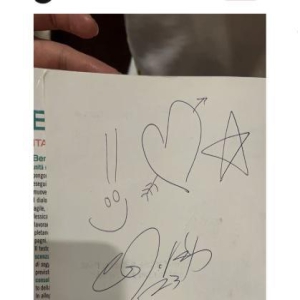 陈冠希陪妻女游玩，皱纹深重老得真实，女儿气质样貌都随妈似复制