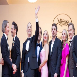 《小行星城》戛纳首映 斯嘉丽、汤姆·汉克斯亮相