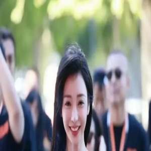 42岁柳岩近照曝光!脖子上青筋暴起瘦脱相,整个人变化大到认不出