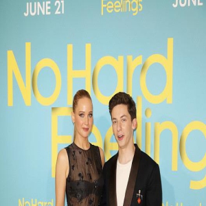 《不要见怪》举行首映 詹妮弗·劳伦斯透视装出席