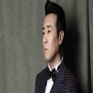 刘备于和伟结婚28年无任何绯闻,看到妻子照片后,竟是熟悉的她