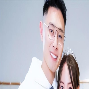 曝张嘉倪老公七夕约会美女,亲密搂肩谈笑风生,网友喊话像个男人