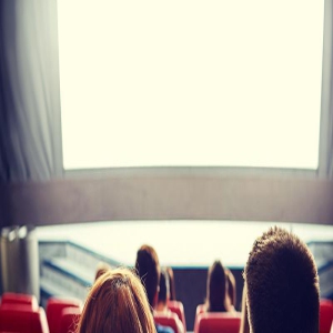 电影市场冰火两重天:票房爆火创纪录,投资断档跌入谷底