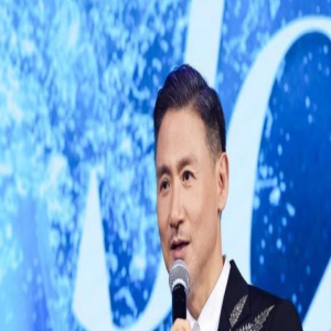 突发!张学友在演唱会跌倒,自曝常年患病耳水不平衡,也恐惧衰老