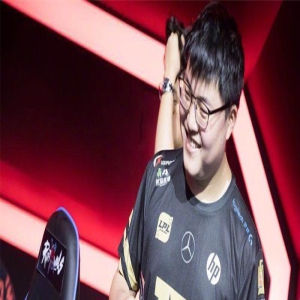 小明上节目谈及乌兹和s8，为与他搭档付出很多，LPL给EDG乌兹打分