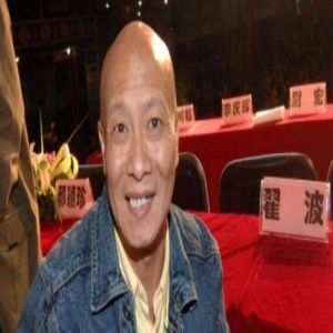 赵本山首徒翟波近况！模样大变眼神无光，车祸失忆后原配不离不弃