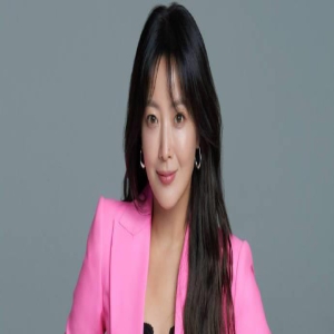 被称赞为“韩国第一美女”,金喜善表示很尴尬,我必须优雅地老去