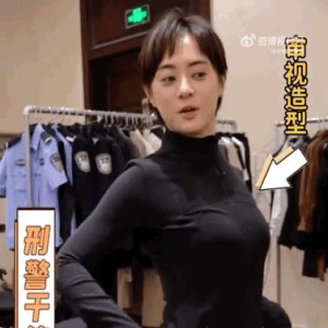 孙俪瘦出新高!新照曝光背薄如纸 身穿黑色修身衣干练飒爽